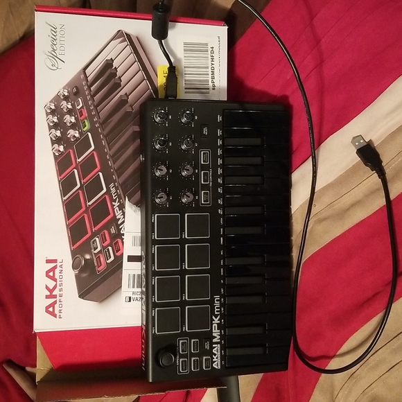 NEW never used AKAI PRO - Picture 2 of 2
